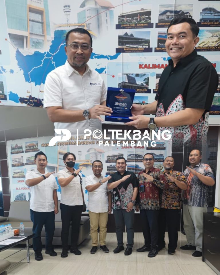 Poltekbang Palembang Perkuat Jejak Kolaborasi SDM Penerbangan di Surabaya