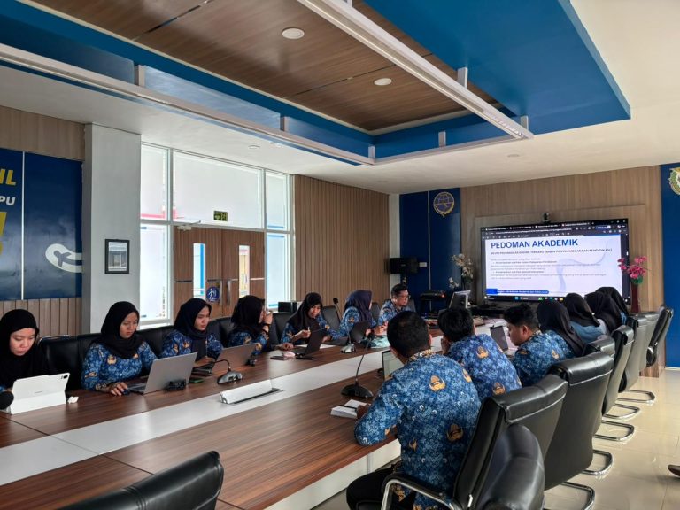 Direktur Poltekbang Palembang Sosialisasikan Pedoman Akademik, BKD, dan Tugas Akhir kepada Dosen dan Tenaga Kependidikan